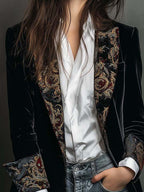 Leontina | Elegante blazer negro entallado con estampado barroco