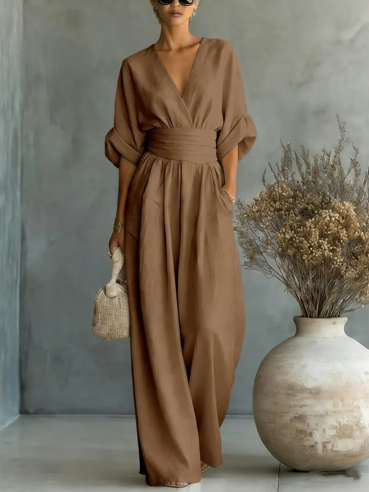 Vestido elegante con escote en V, espalda descubierta y mangas fluidas