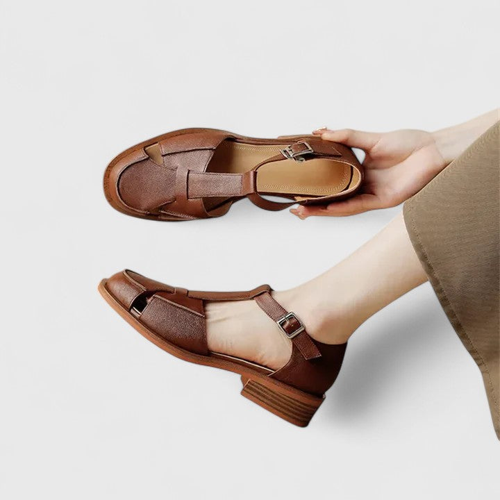 Manuela | Sandalias cerradas con correa en T