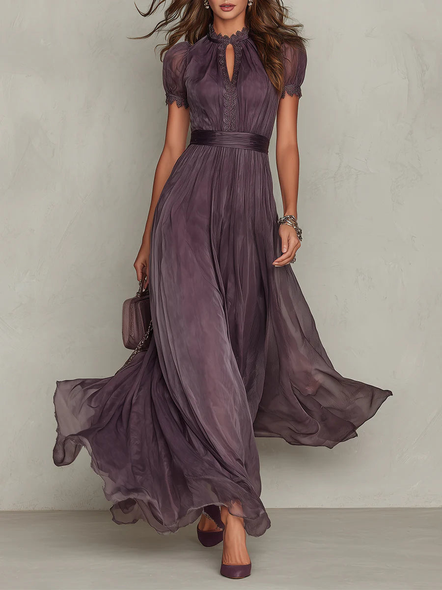 Vestido largo de gasa morada con escote en forma de ojo de cerradura